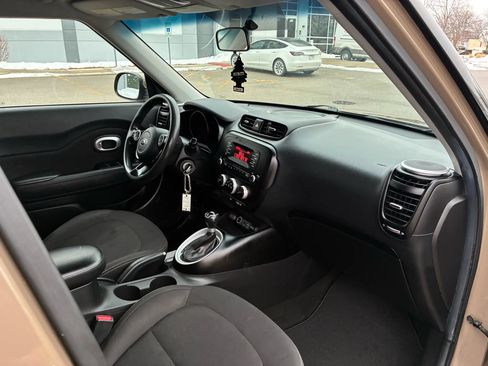 Used 2015 Kia Soul FWD image 18
