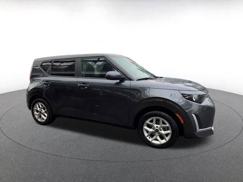 Used 2025 Kia Soul LX w/ LX Technology Package image 2