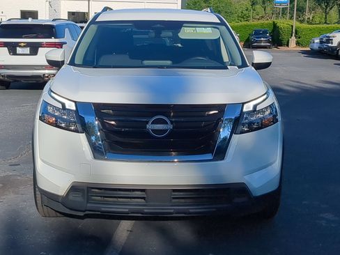 Used 2025 Nissan Pathfinder SV FWD image 3