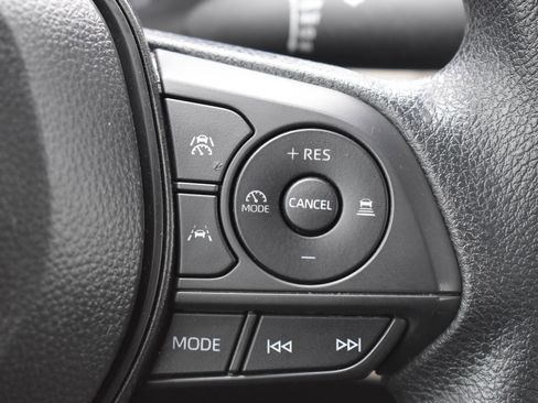 Used 2025 Toyota Corolla LE FWD image 8