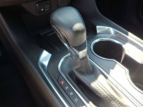 Used 2023 Chevrolet Traverse LT w/ LT Premium Package AWD/4WD image 16