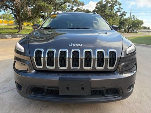 Used 2018 Jeep Cherokee Latitude Plus FWD image 6