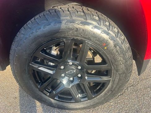 Used 2024 Chevrolet Colorado Z71 w/ Z71 Convenience Package 2 AWD/4WD image 9