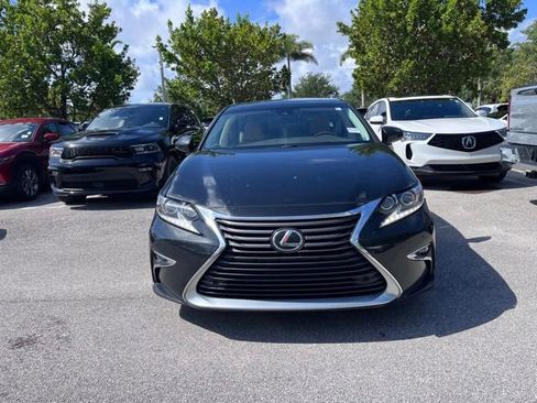Used 2017 Lexus ES 350 w/ Luxury Package FWD image 2