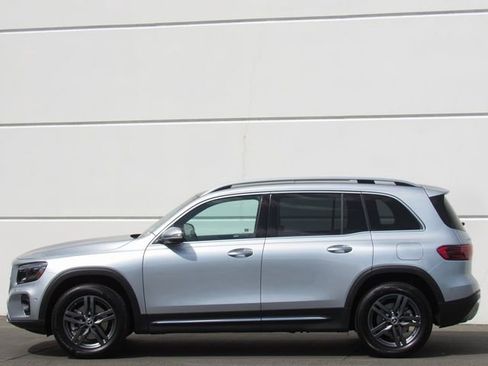 Used 2025 Mercedes-Benz GLB 250 4MATIC image 4