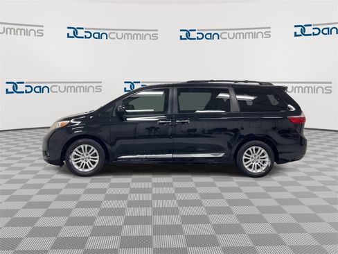 Used 2016 Toyota Sienna XLE image 5