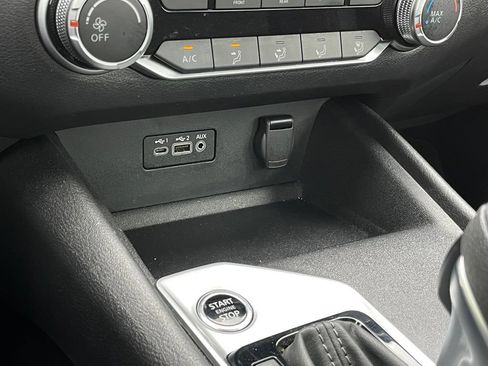 Used 2025 Nissan Altima 2.5 SV FWD image 19