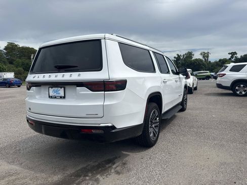Used 2024 Jeep Wagoneer L Series II w/ Flexible Seating Group RWD image 4