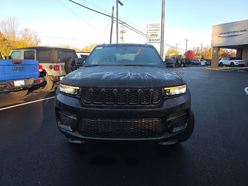 New 2025 Jeep Grand Cherokee Altitude image 17