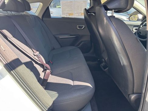 Used 2025 Kia K4 LXS image 38