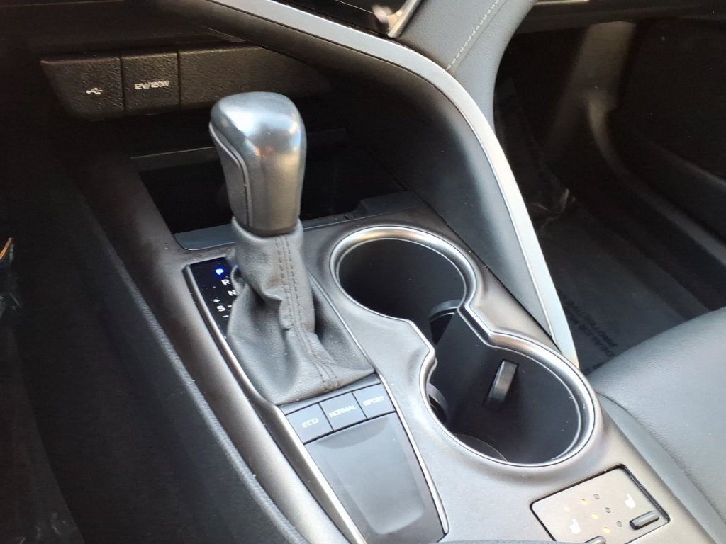 Used 2022 Toyota Camry SE w/ Cold Weather Package FWD image 22