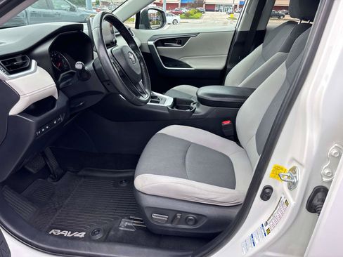 Used 2019 Toyota RAV4 XLE w/ Convenience Package AWD/4WD image 9