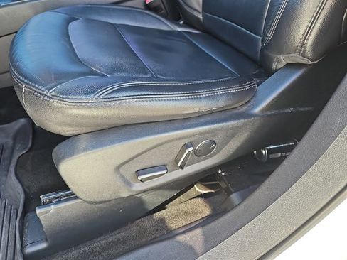 Used 2018 Ford Explorer XLT w/ Equipment Group 202A image 12