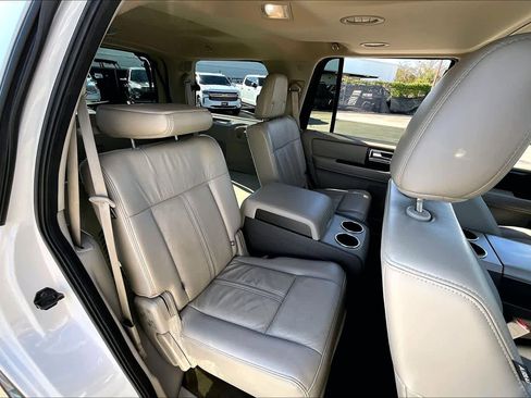 Used 2017 Lincoln Navigator Select image 18