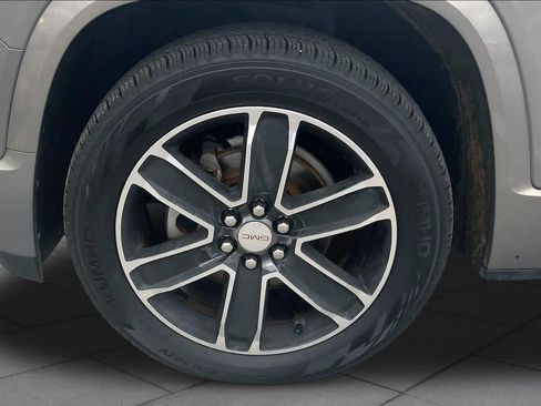 Used 2019 GMC Acadia Denali w/ Technology Package FWD image 10