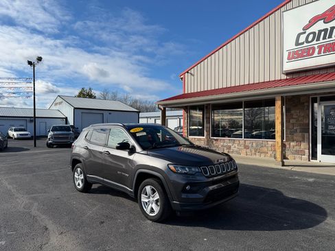 Used 2022 Jeep Compass Latitude w/ Convenience Group image 2