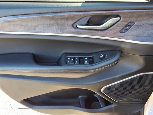 Used 2023 Jeep Grand Cherokee Limited w/ Luxury Tech Group II image 49