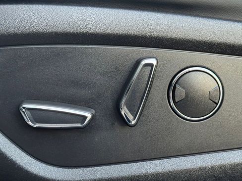 Used 2022 Lincoln Nautilus Reserve w/ Equipment Group 201A image 19