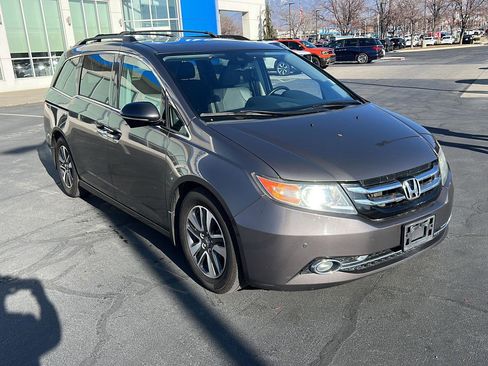 Used 2016 Honda Odyssey Touring image 2