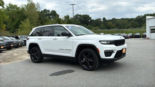 Certified 2024 Jeep Grand Cherokee Limited w/ Luxury Tech Group II AWD/4WD image 2
