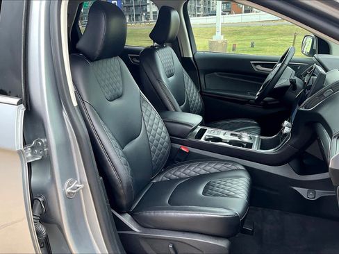 Used 2024 Ford Edge Titanium image 7