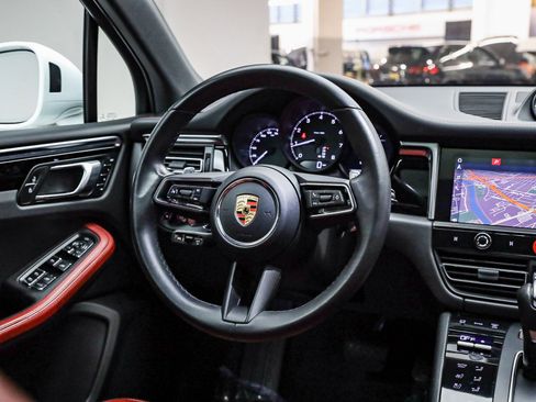 Used 2023 Porsche Macan image 19