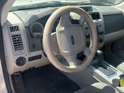 Used 2009 Ford Escape XLT image 2