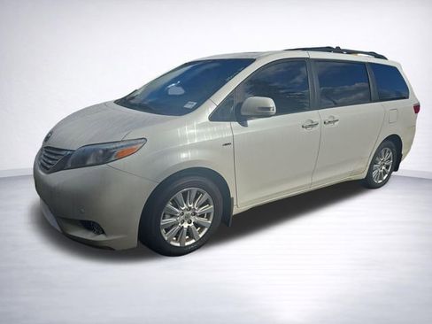 Used 2017 Toyota Sienna XLE image 3