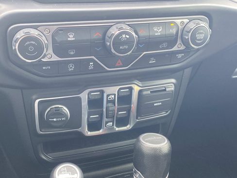 Used 2022 Jeep Gladiator Overland AWD/4WD image 27