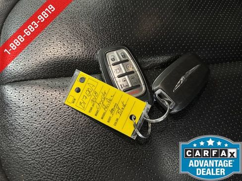 Used 2018 Chrysler Pacifica Touring-L FWD image 27