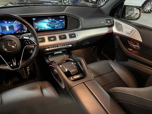 Used 2025 Mercedes-Benz GLS 450 4MATIC image 43