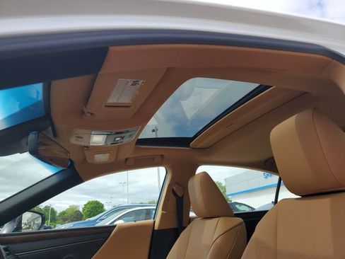Used 2023 Lexus ES 350 w/ Premium Package FWD image 6
