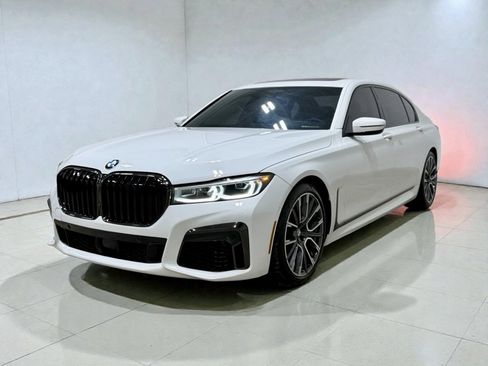 Used 2022 BMW 750i xDrive w/ Luxury Rear Seating Package image 12