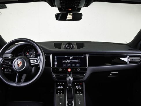 Certified 2026 Porsche Macan AWD/4WD image 25