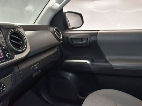 Used 2020 Toyota Tacoma SR5 image 22