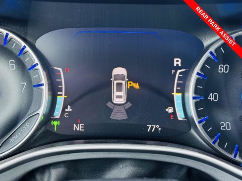 Used 2023 Chrysler Pacifica Touring-L w/ Uconnect Theater Family Group image 14