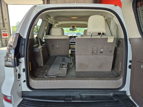Used 2017 Lexus GX 460 Premium AWD/4WD image 3