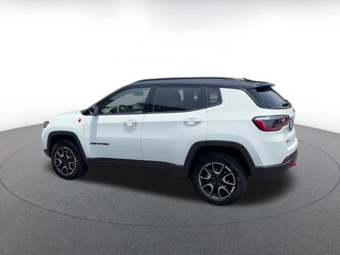Used 2025 Jeep Compass Trailhawk AWD/4WD image 8