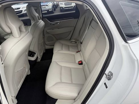 Used 2017 Volvo S90 T6 Momentum w/ Vision Package image 8