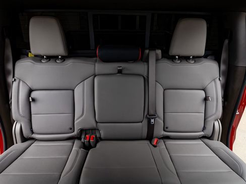 Used 2024 Chevrolet Silverado 1500 LT Trail Boss w/ LT Trail Boss Premium Package image 29