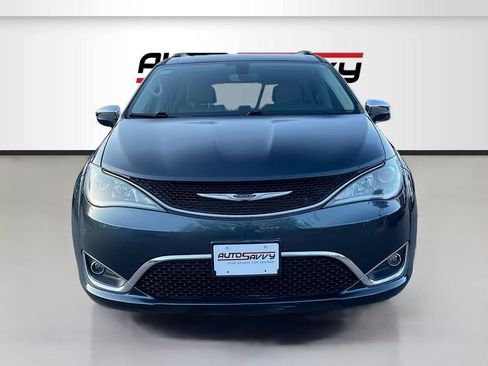 Used 2020 Chrysler Pacifica Limited FWD image 2