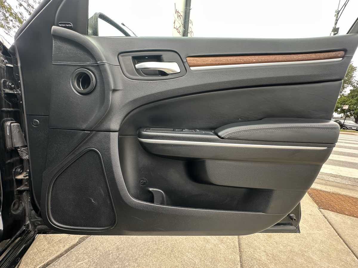 Used 2014 Chrysler 300 C w/ Harman/Kardon Audio Group RWD image 31