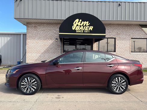 Used 2025 Nissan Altima 2.5 SV image 2