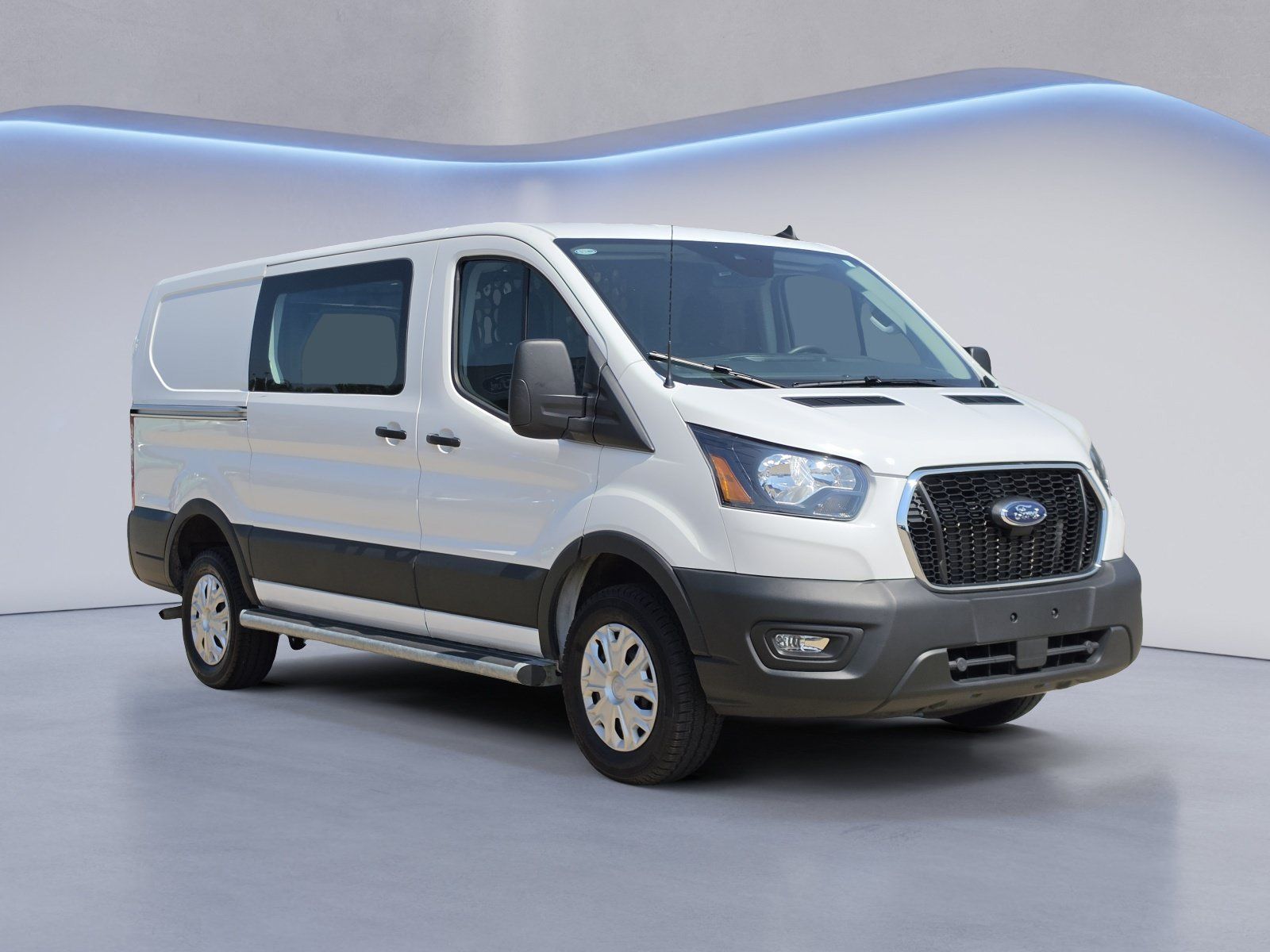 Used 2025 Ford Transit 250 Low Roof w/ Exterior Upgrade Package RWD image 2