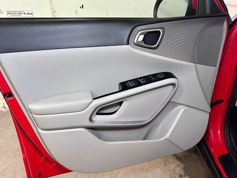 Used 2023 Kia Soul LX w/ LX Technology Package image 20