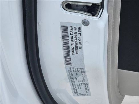 Used 2023 Chrysler Pacifica Touring-L image 15