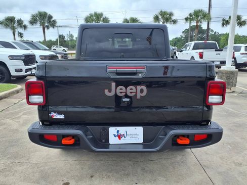 Used 2022 Jeep Gladiator Mojave AWD/4WD image 6