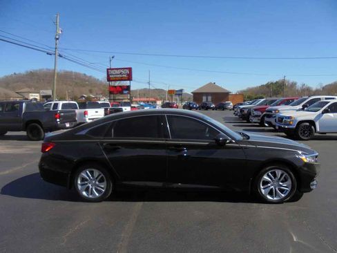 Used 2018 Honda Accord LX image 2