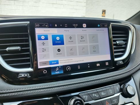Used 2022 Chrysler Pacifica Limited w/ S Appearance Package FWD image 21