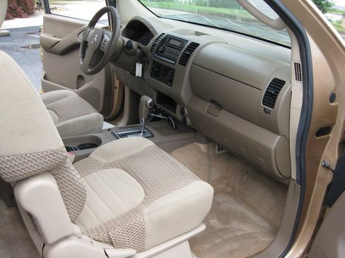 Used 2005 Nissan Frontier SE w/ (P01) Power Pkg RWD image 29